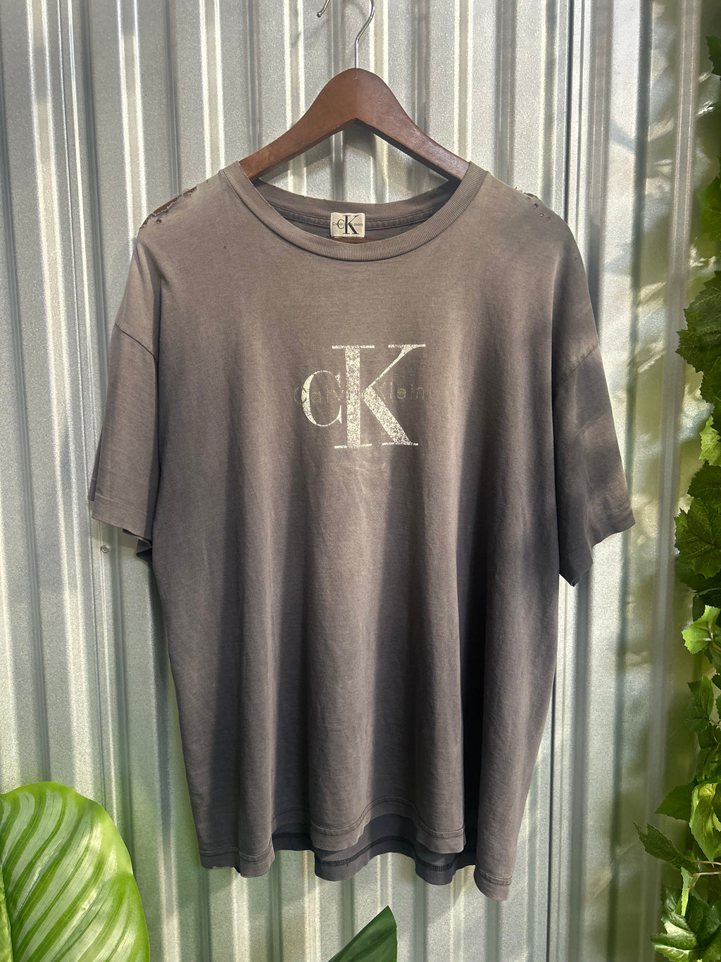 Vintage Calvin Klein Faded & Thrashed T-shirt - Size Xl
