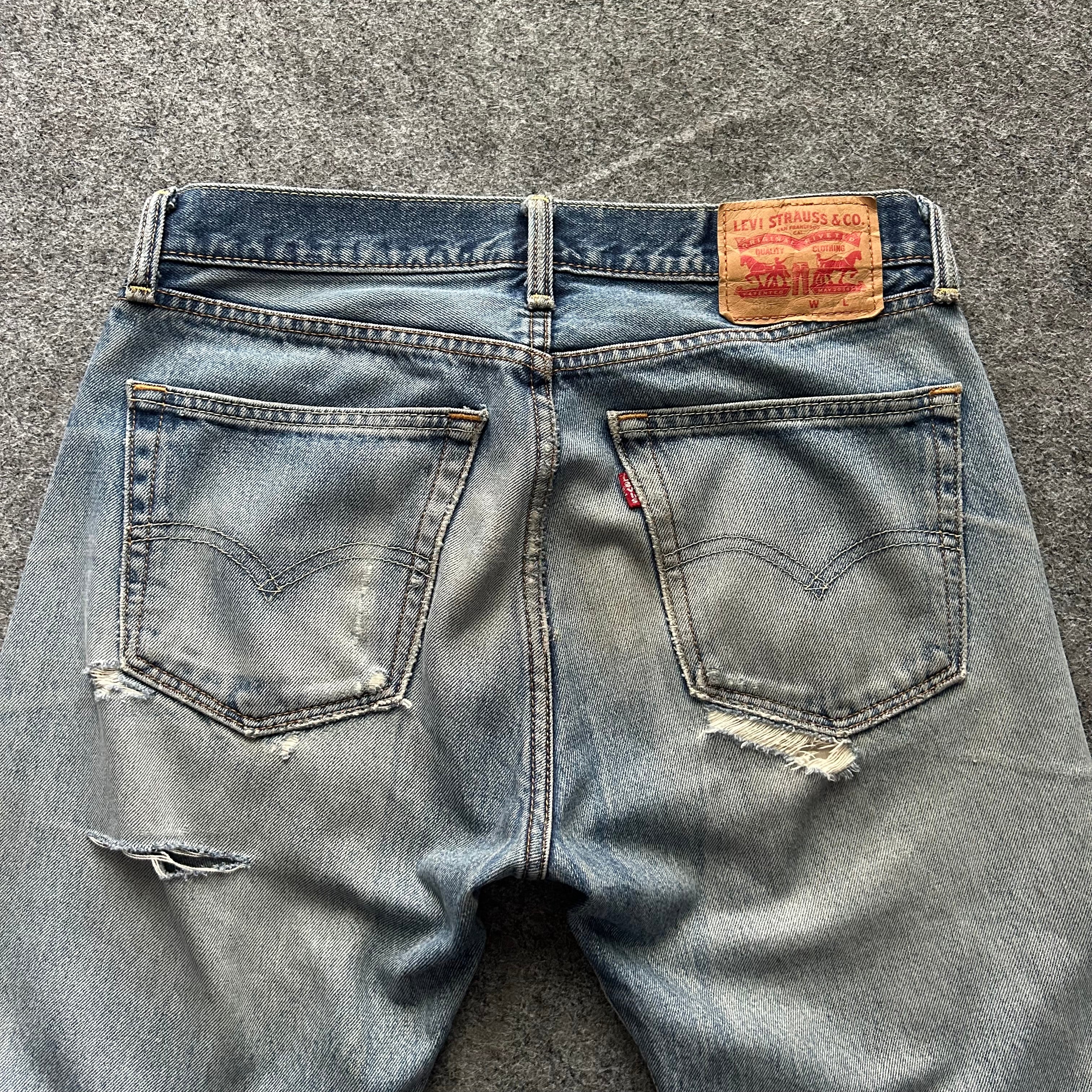 Vintage Distressed Levi’s Slim Fit Jeans