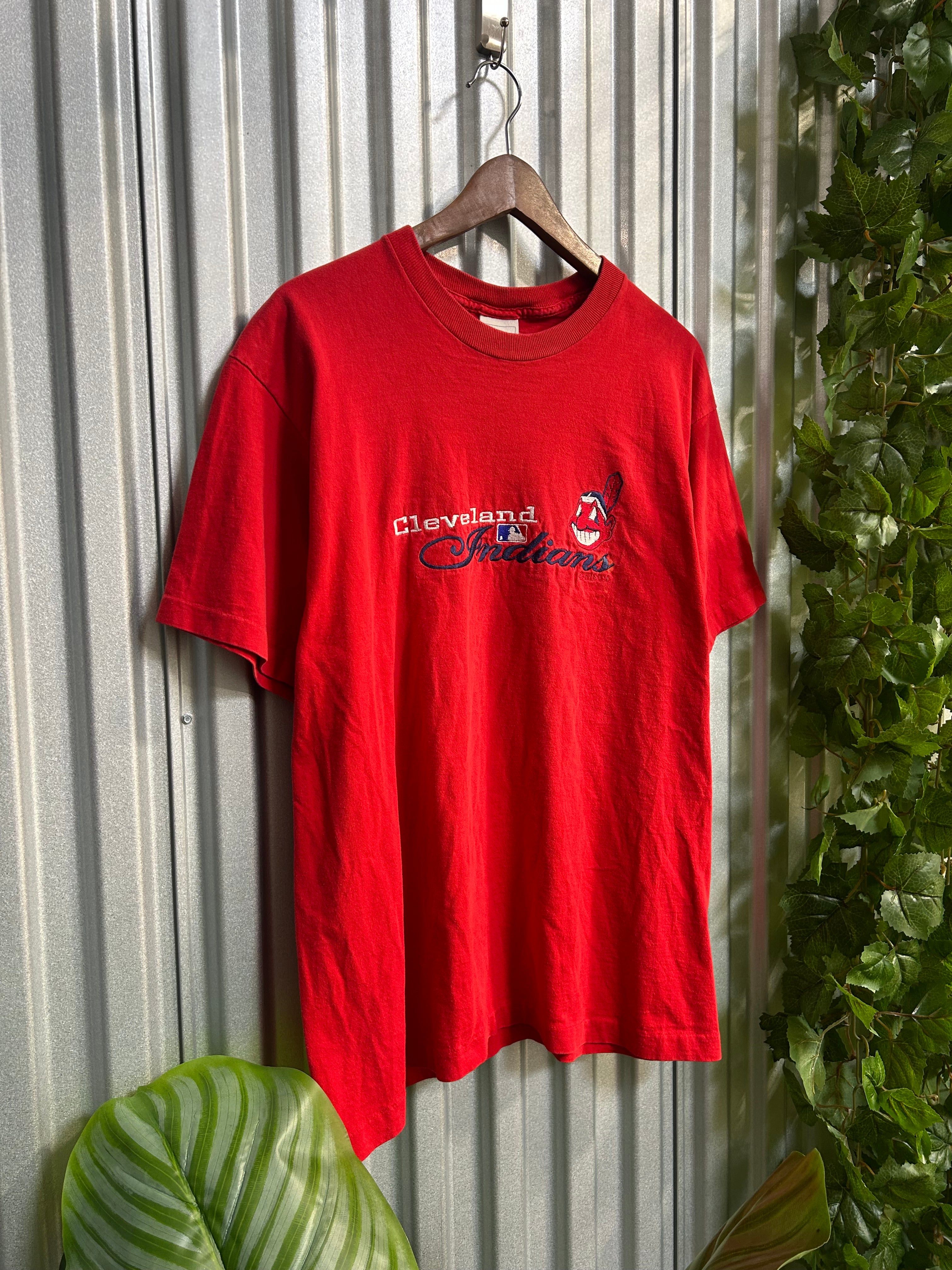 Vintage Cleveland Indians MLB Embroidered Red T-shirt - Size Large