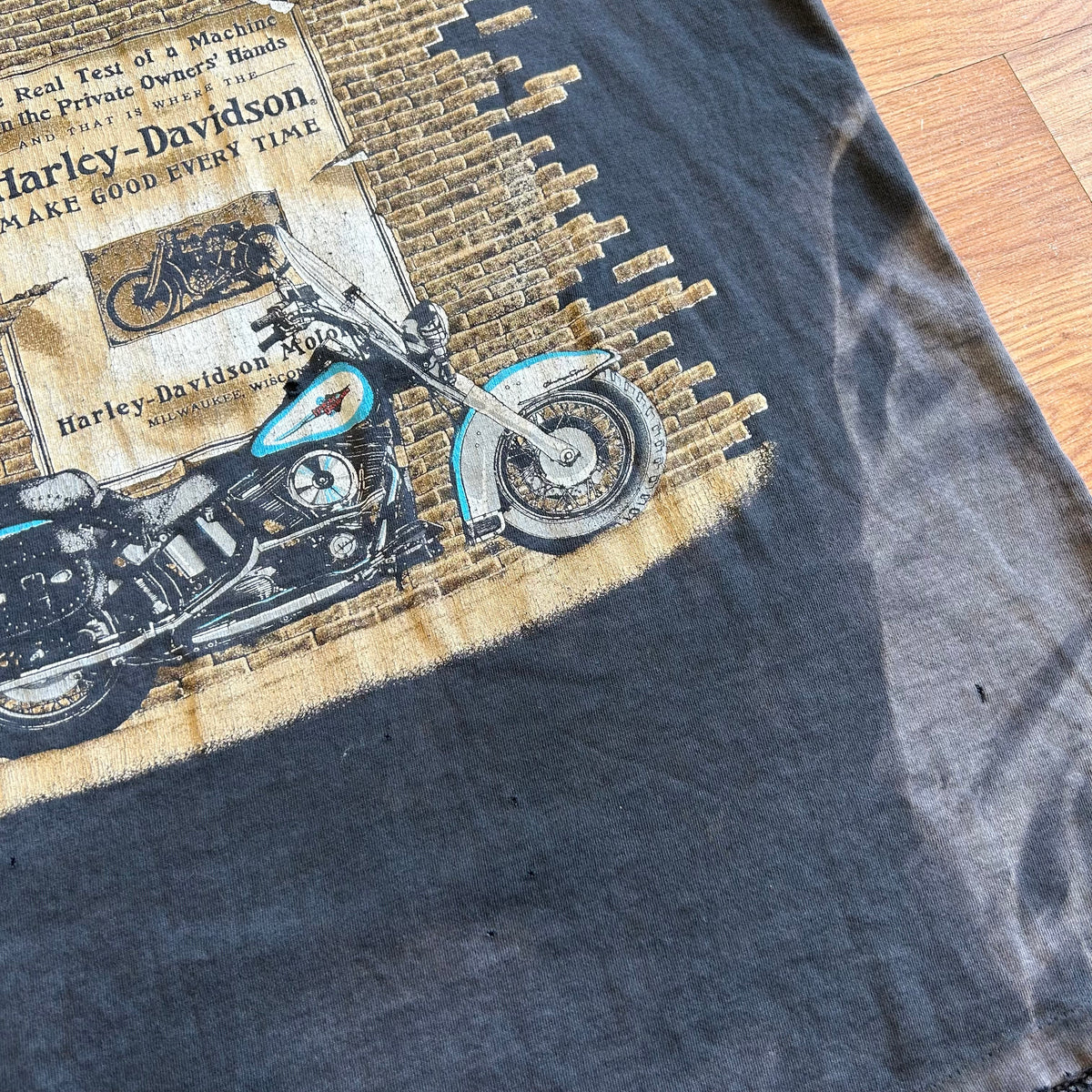 Vintage Harley Davidson Faded Brick Wall T-shirt - Size Large