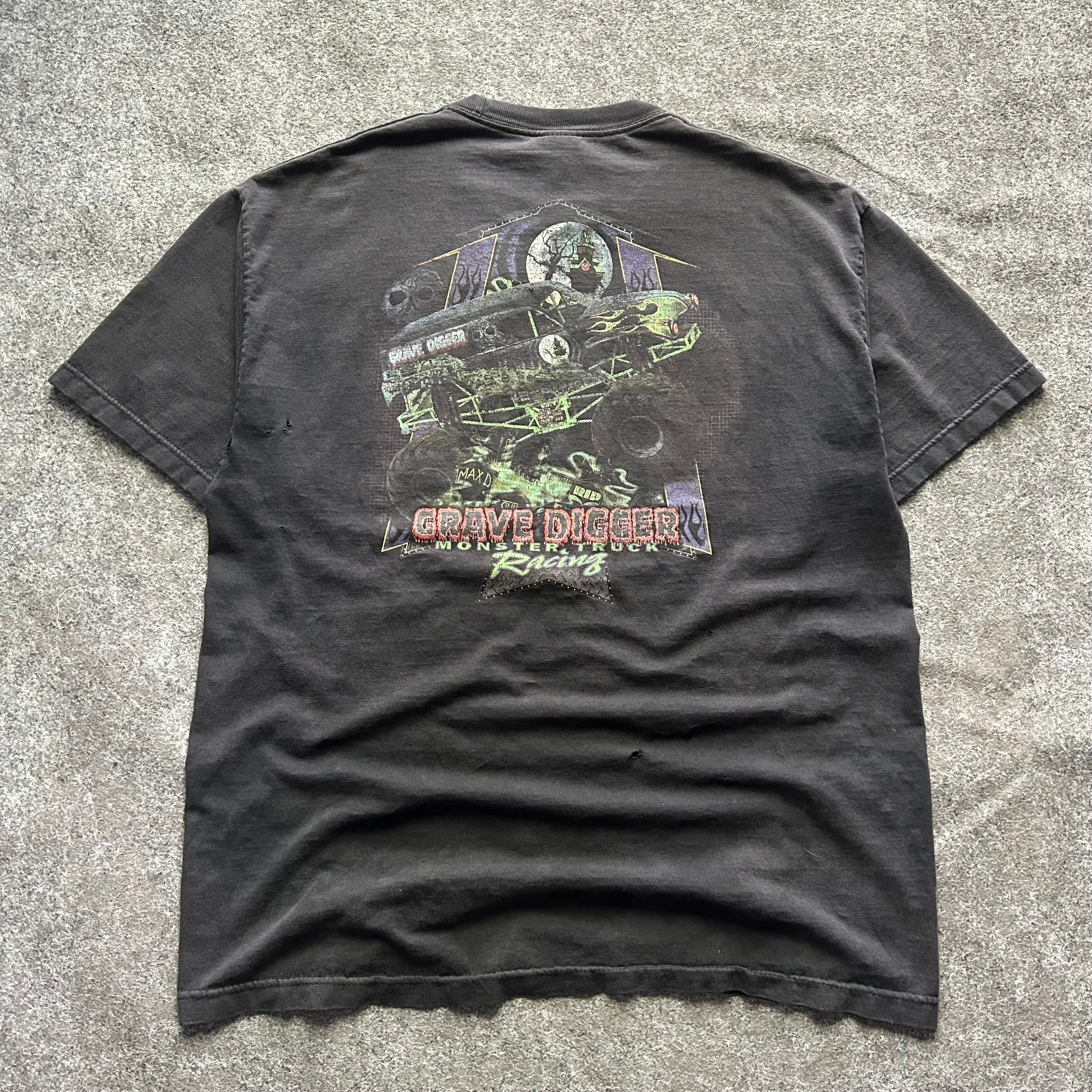 Vintage Distressed Grave Digger Racing Monster Truck T-shirt