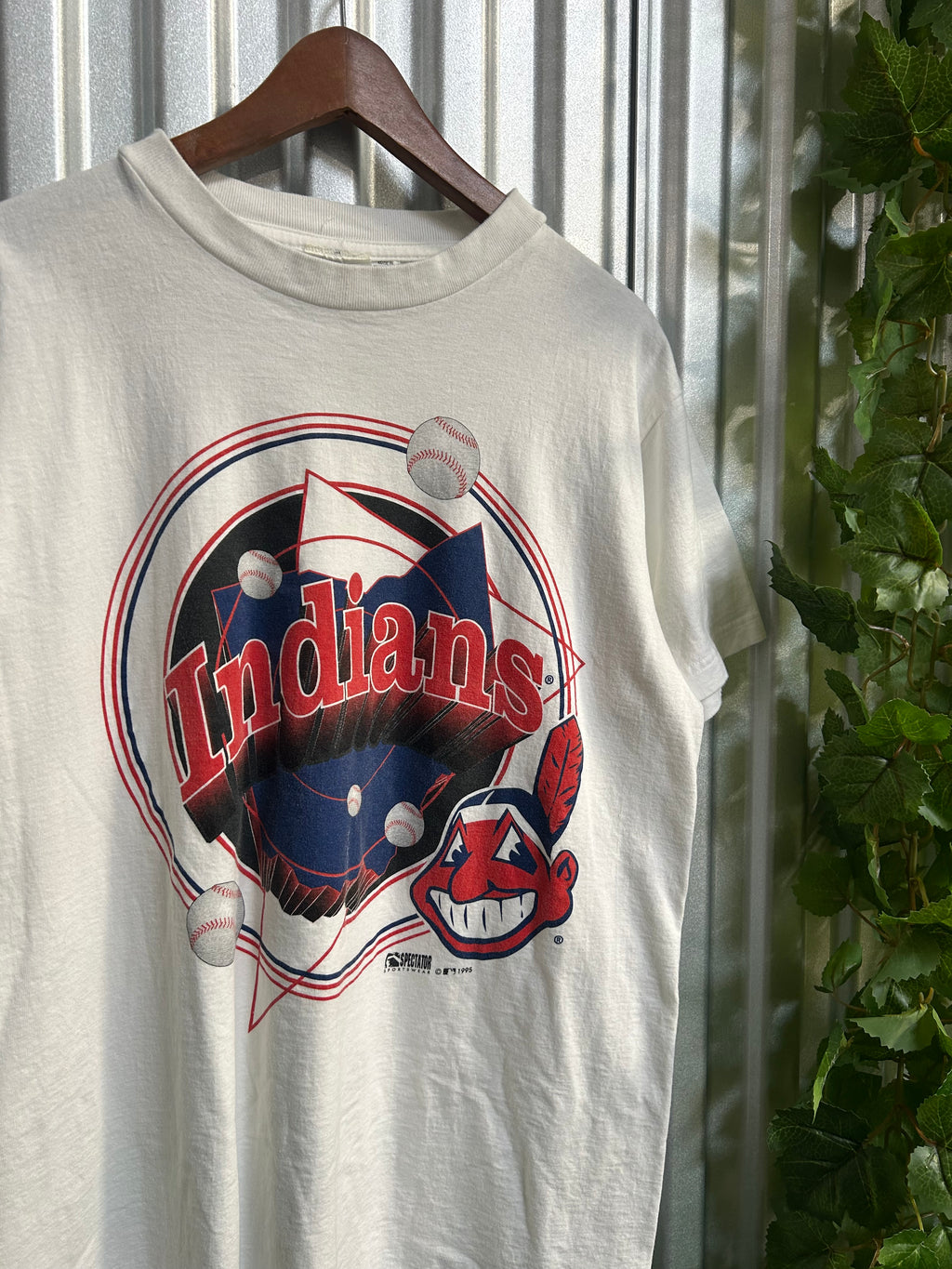 Vintage Cleveland Indians Graphic T-shirt - Size XL