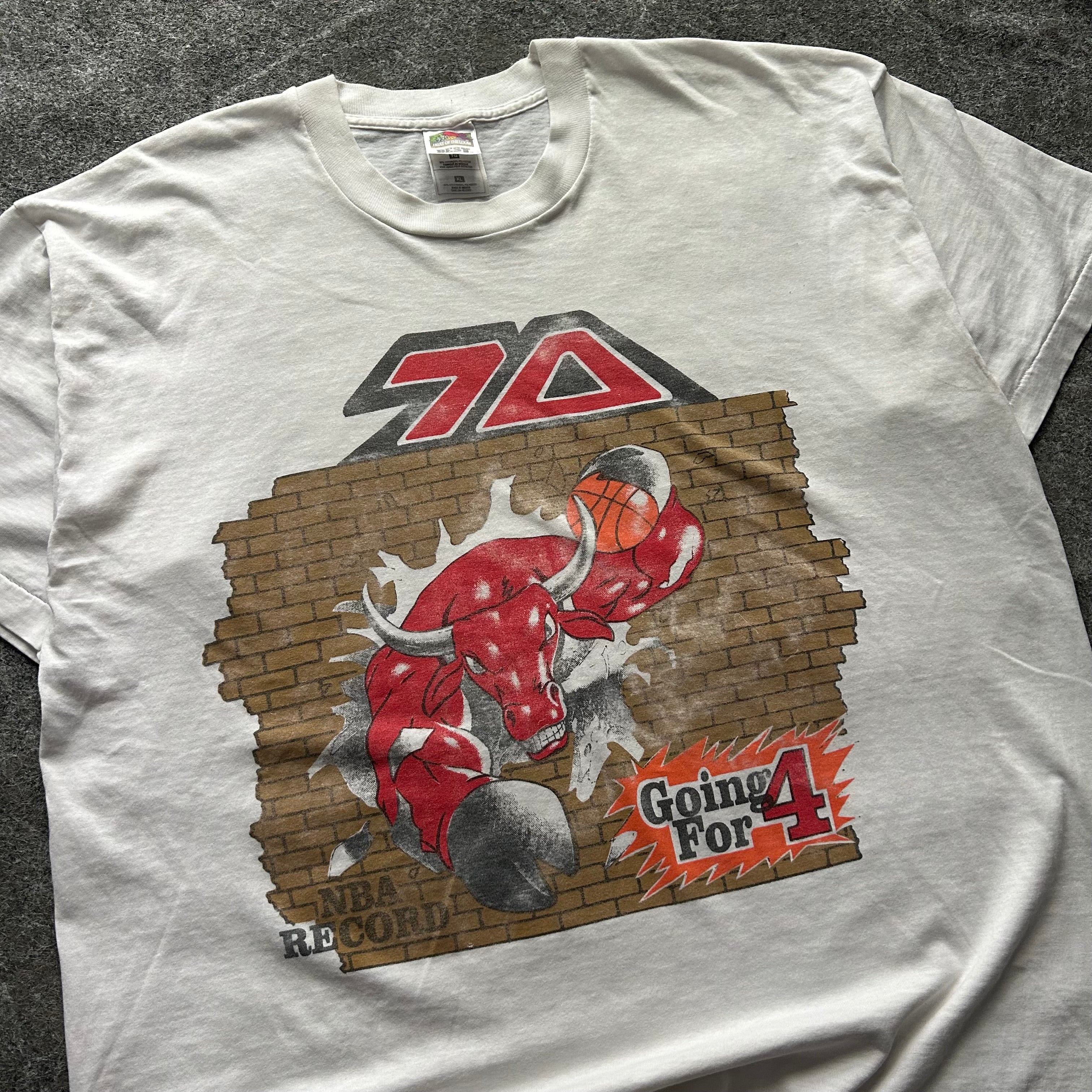 Vintage Chicago Bulls NBA Record Break Through T-shirt