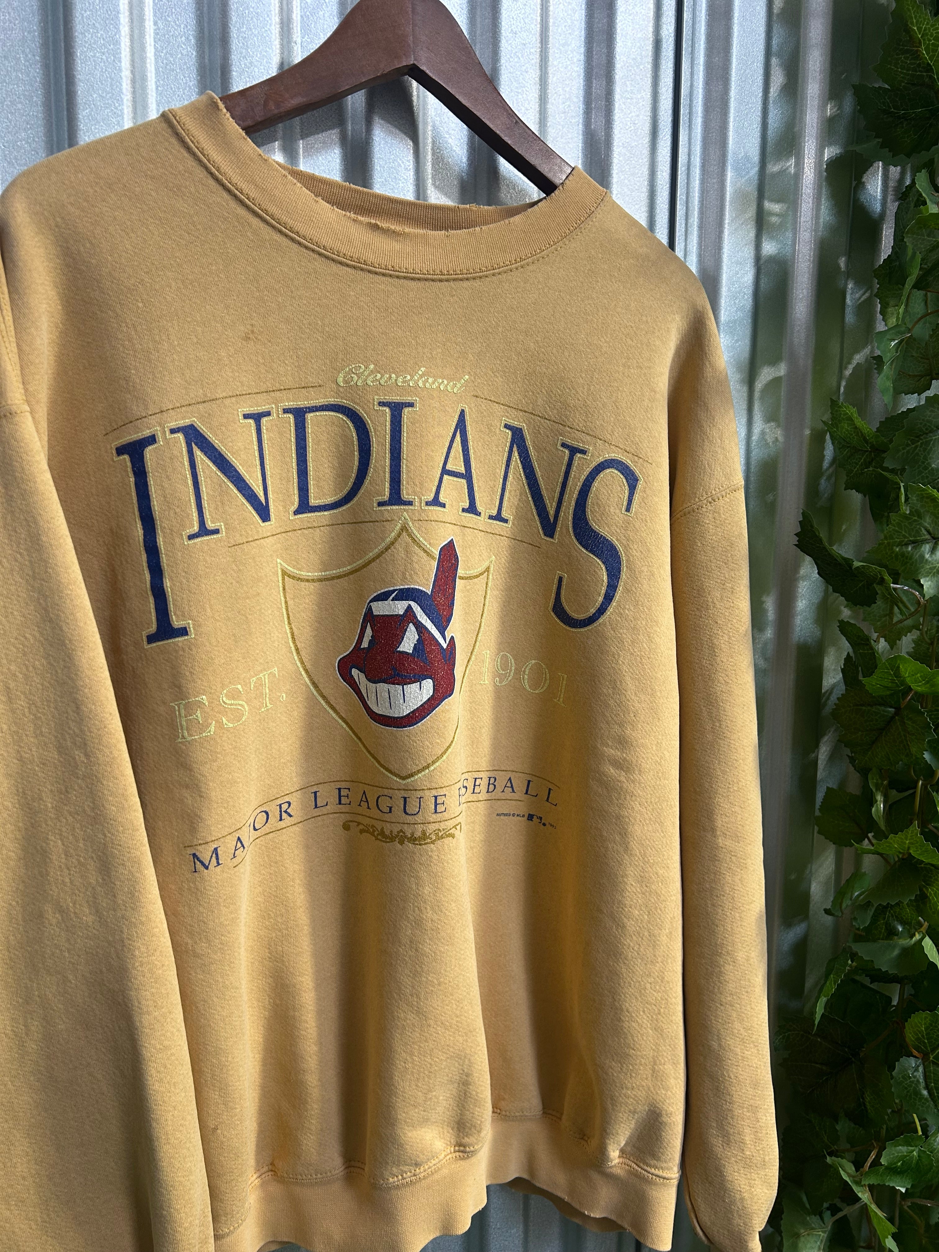 Vintage Cleveland Indians MLB Yellow Lee Crewneck - Size Large