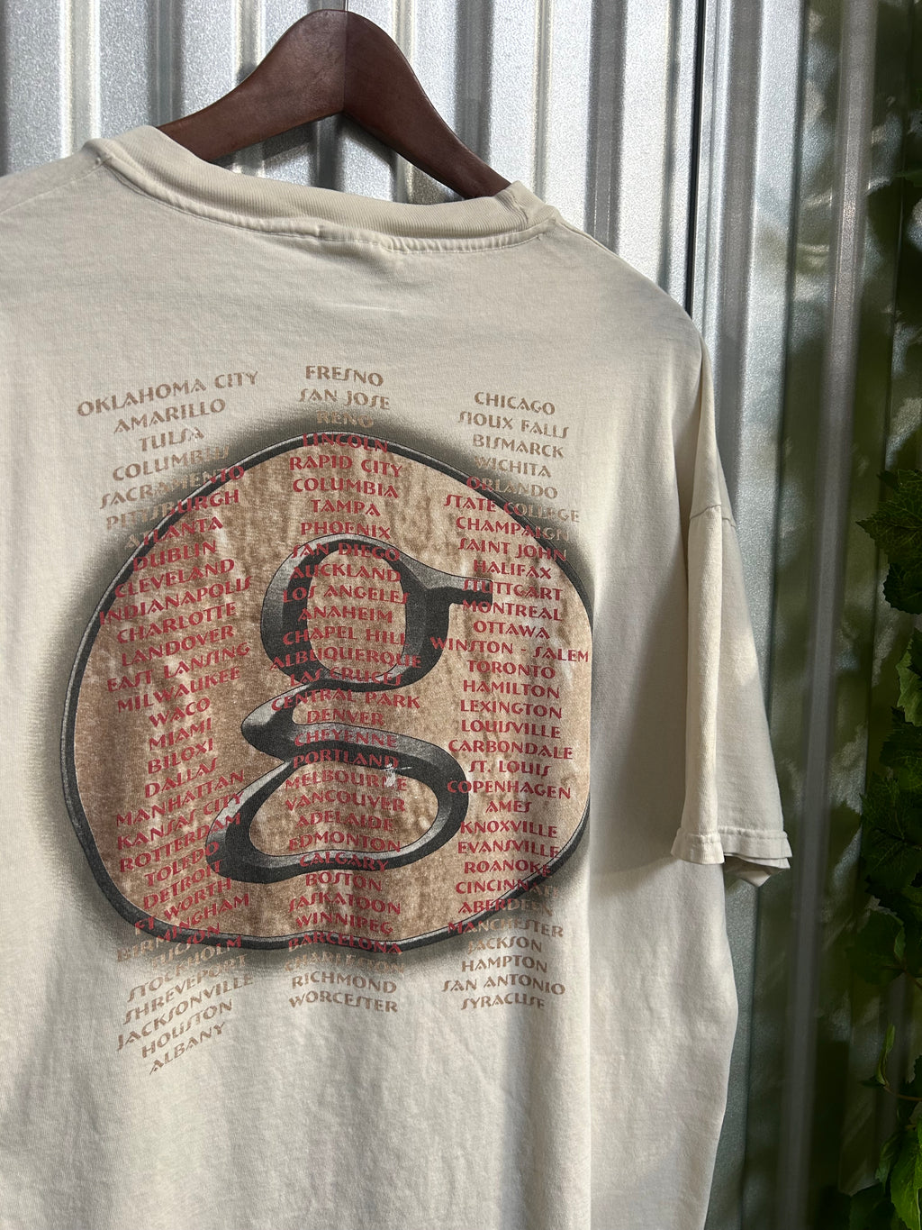 Vintage Garth Brooks Faded Band T-shirt - Size XL