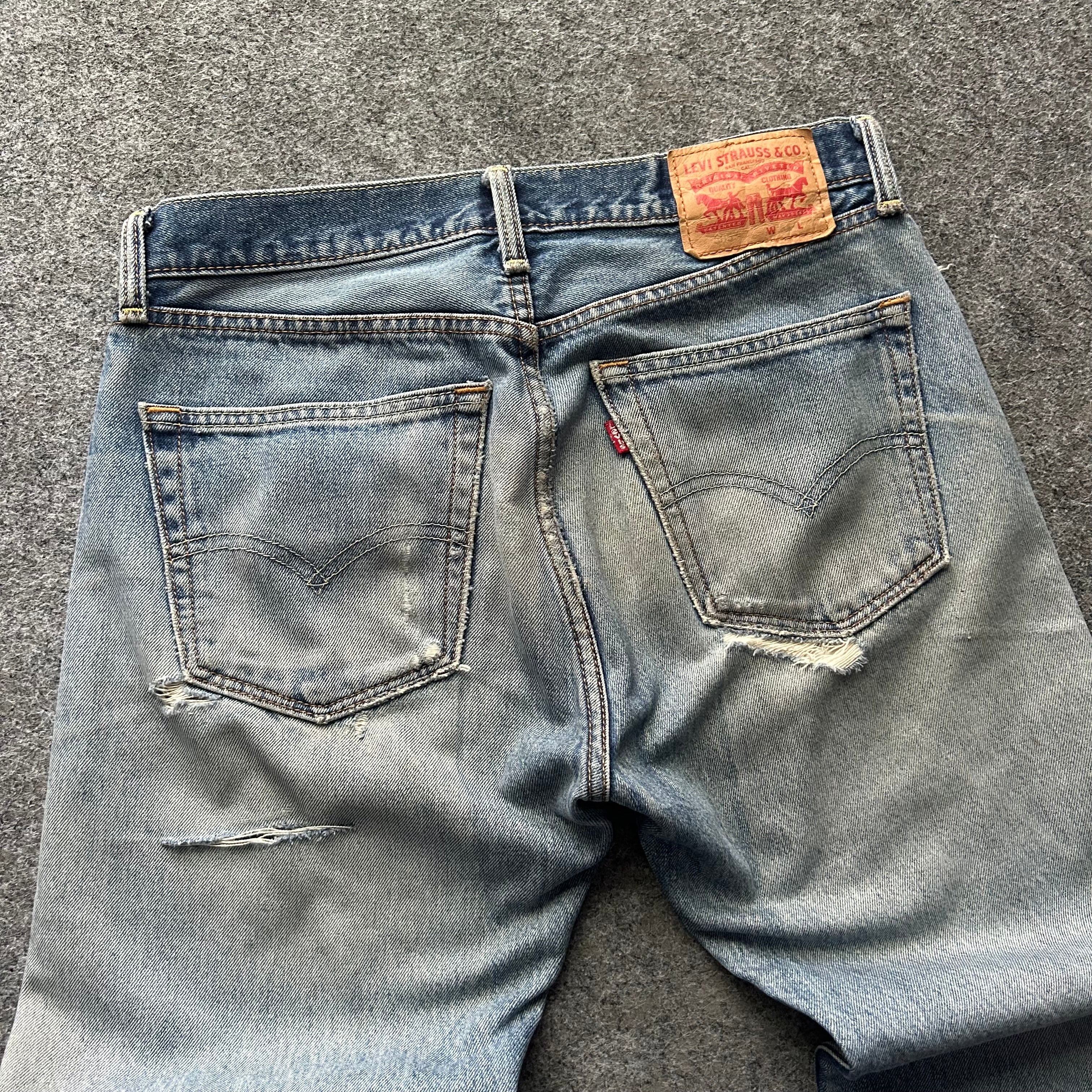 Vintage Distressed Levi’s Slim Fit Jeans