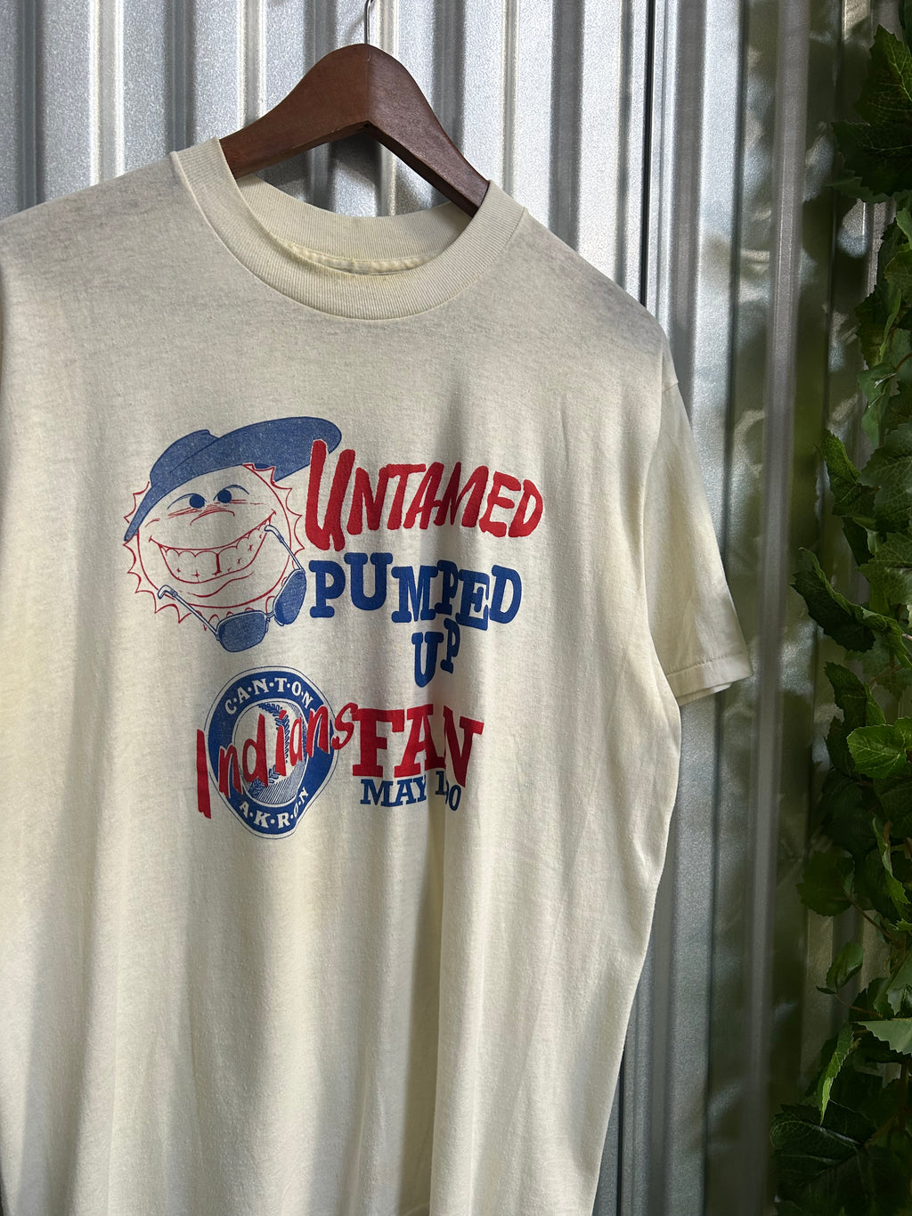 Vintage Cleveland Indians Canton Akron Untamed Pumped Up Fan T-shirt - Size Large