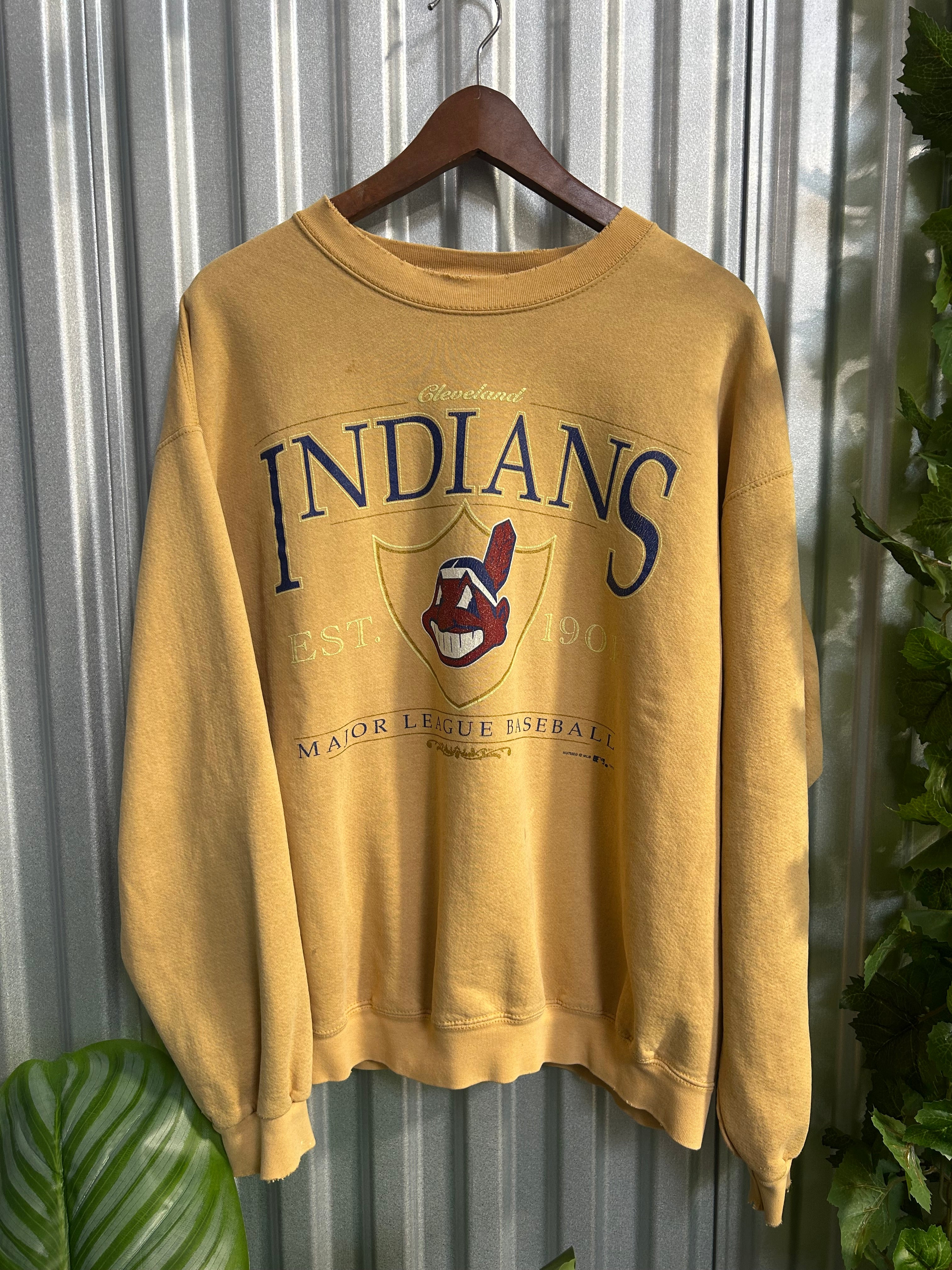 Vintage Cleveland Indians MLB Yellow Lee Crewneck - Size Large