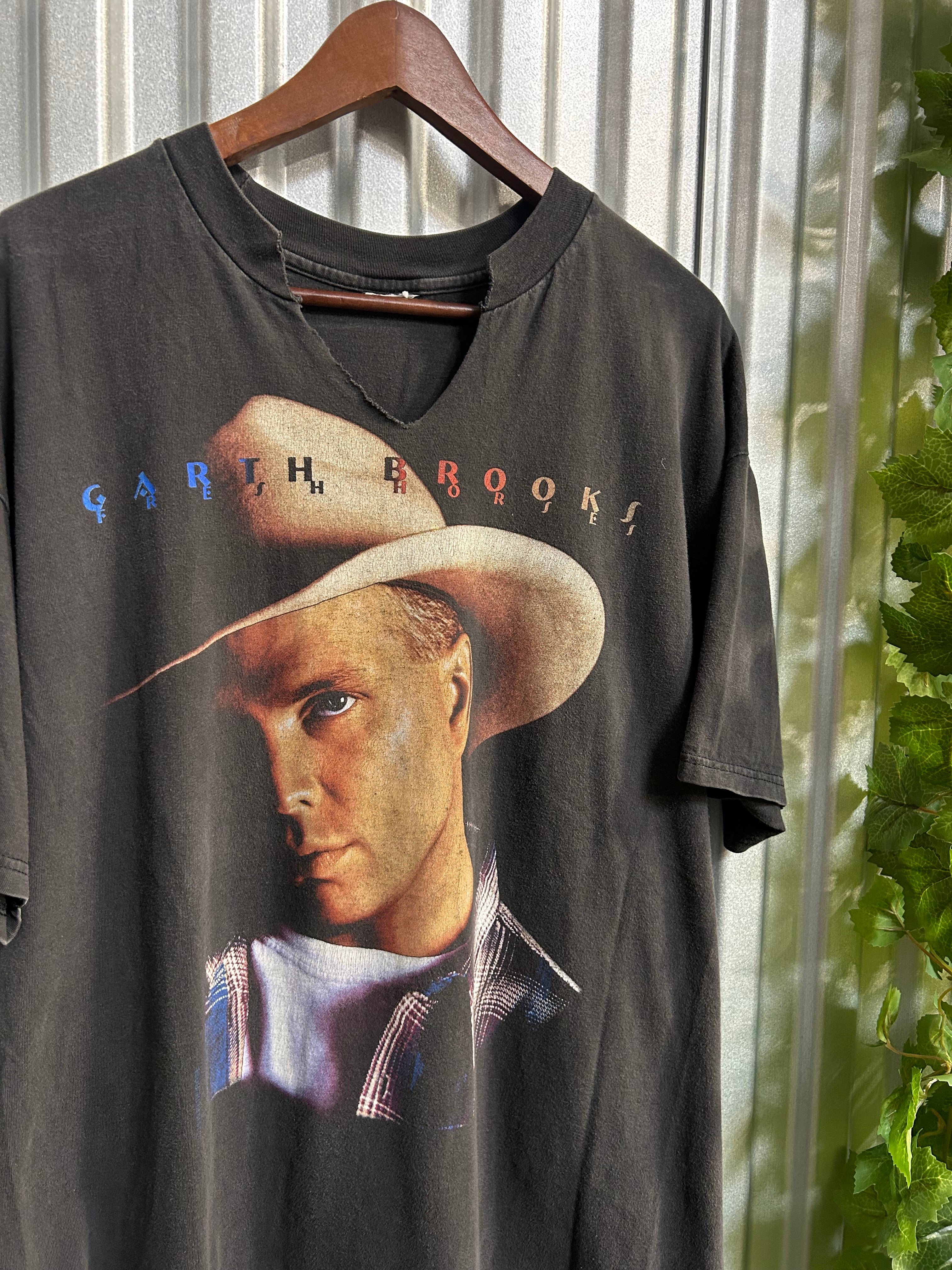 Vintage Garth Brooks Slit Neck Band T-shirt - Size XL