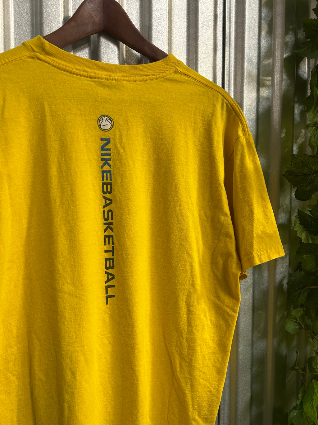 Vintage Nike Basketball Yellow T-shirt - Size Large