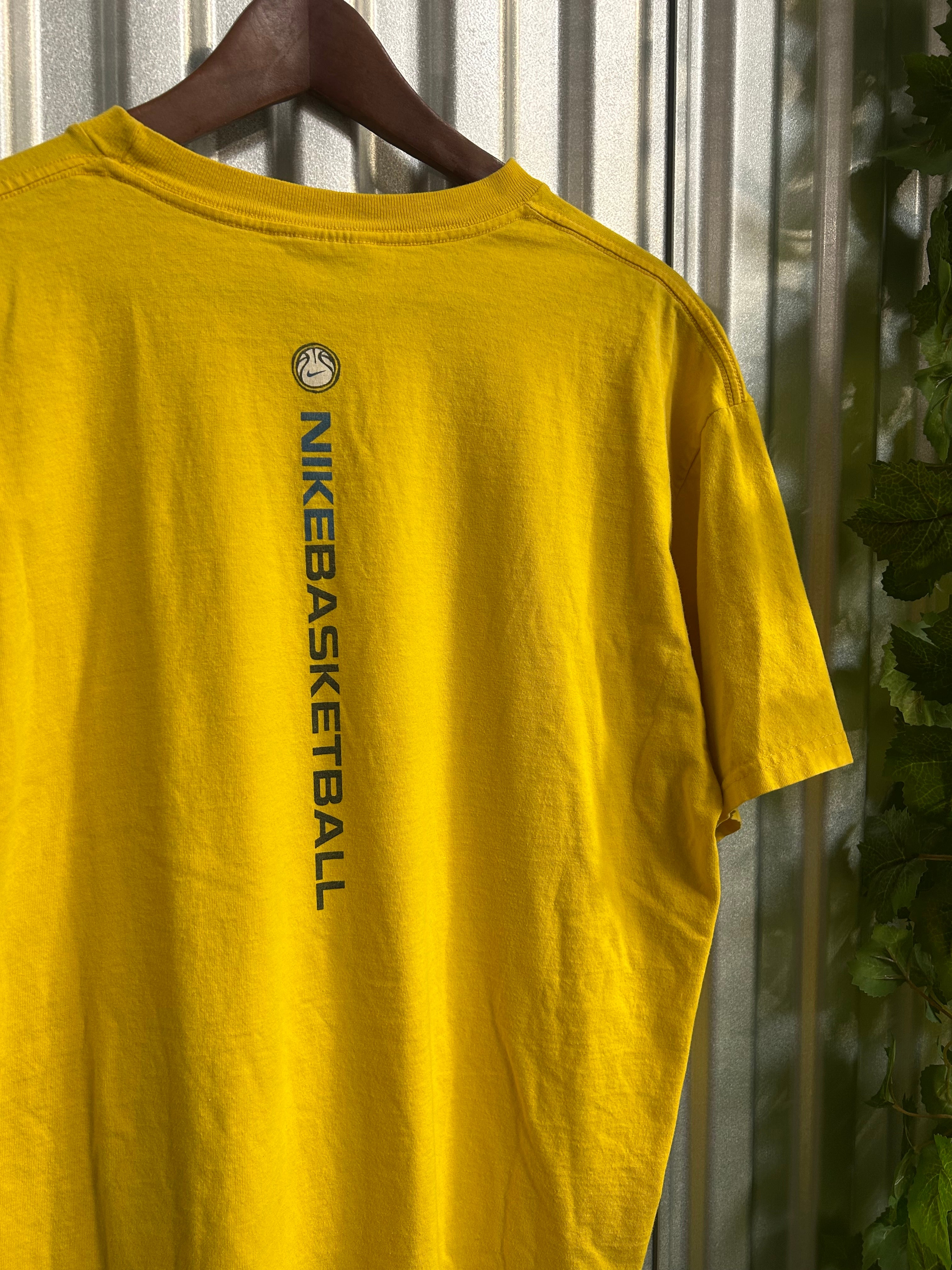 Vintage Nike Basketball Yellow T-shirt - Size Large