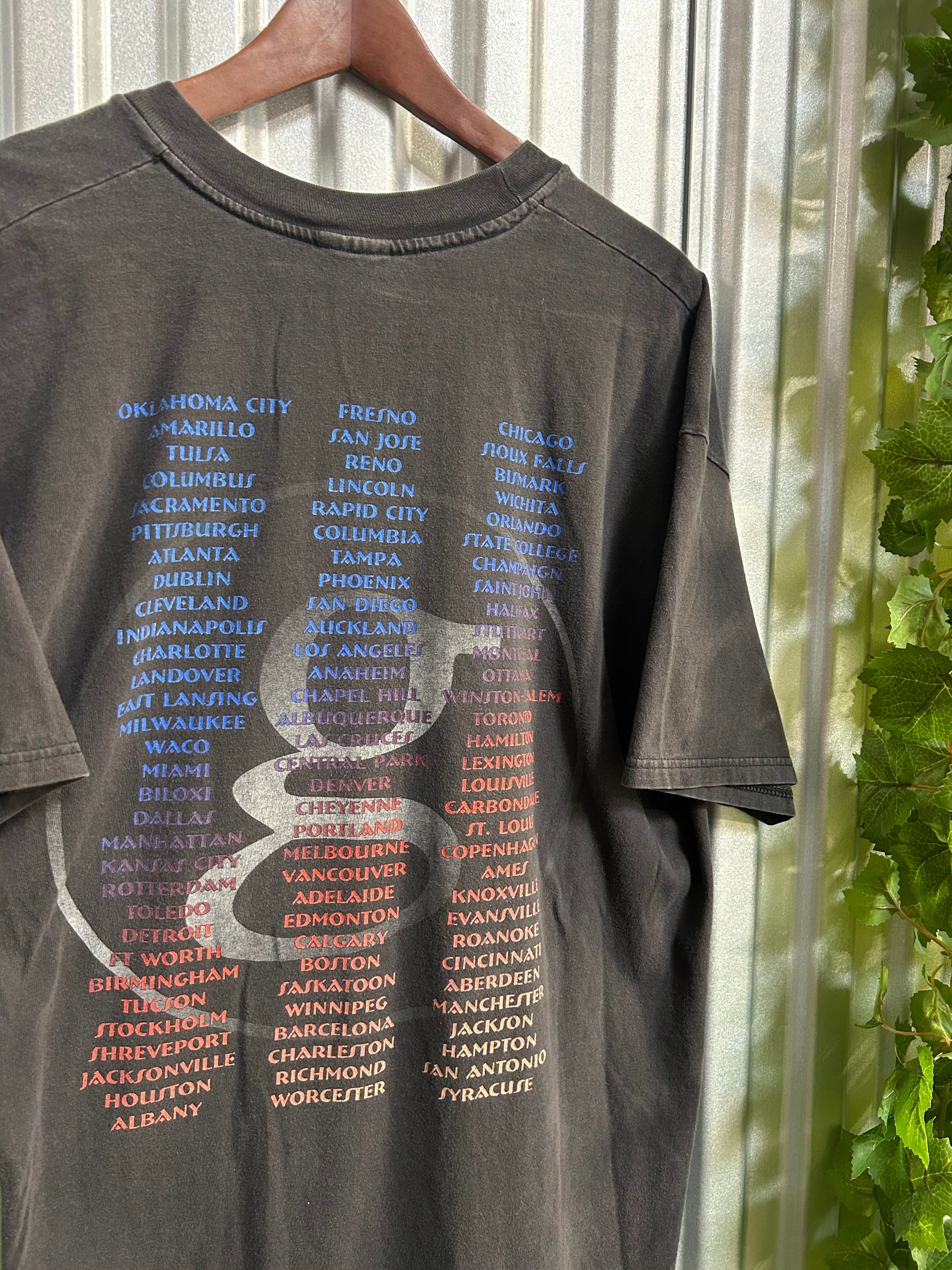 Vintage Garth Brooks Slit Neck Band T-shirt - Size XL