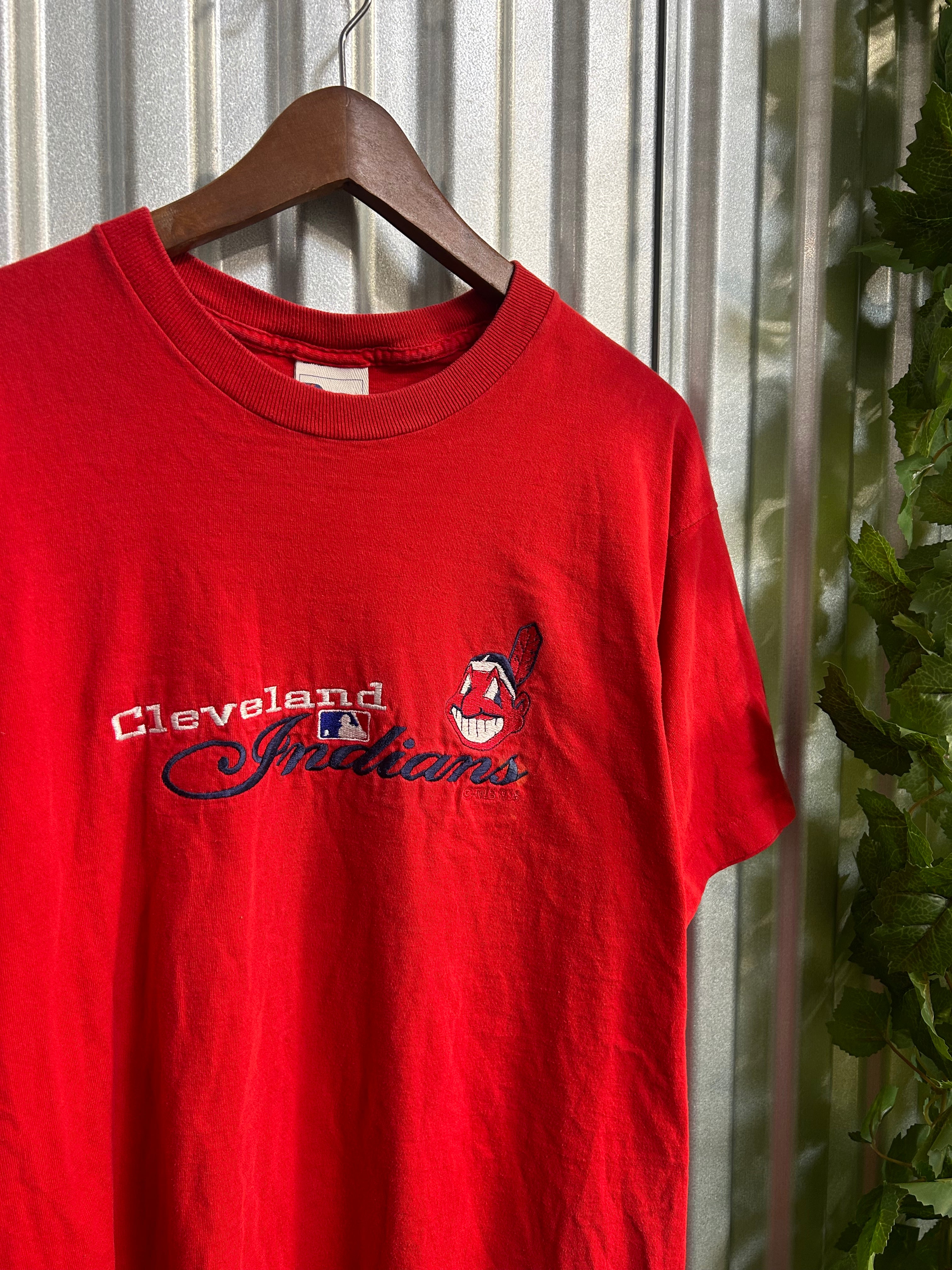 Vintage Cleveland Indians MLB Embroidered Red T-shirt - Size Large