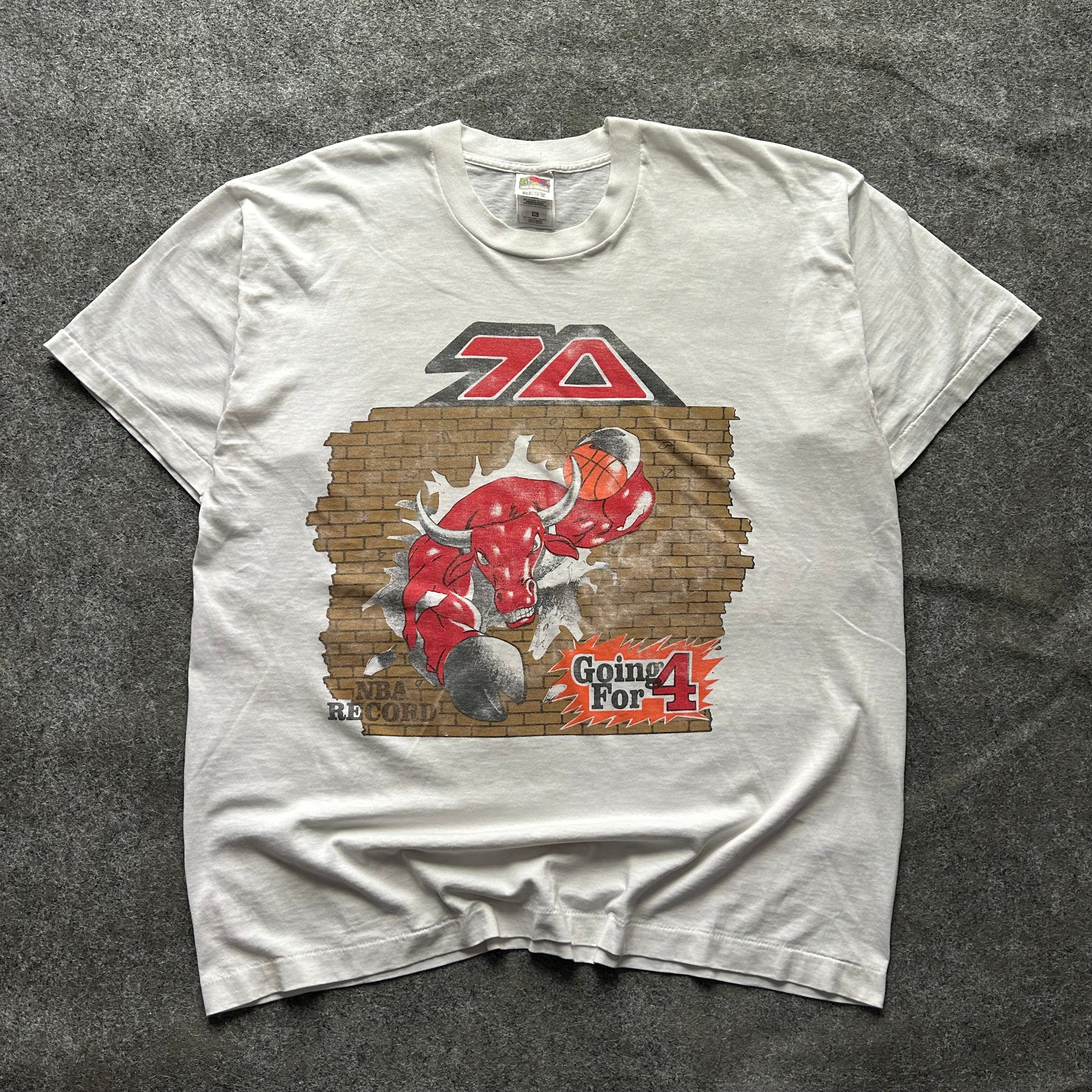 Vintage Chicago Bulls NBA Record Break Through T-shirt