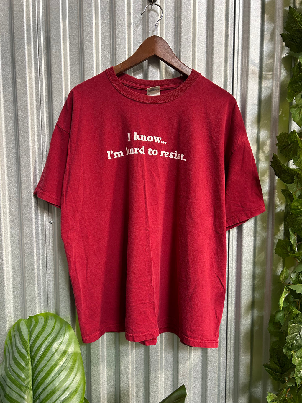 Vintage “I’m Hard To Resist” Parody T-shirt - Size XL