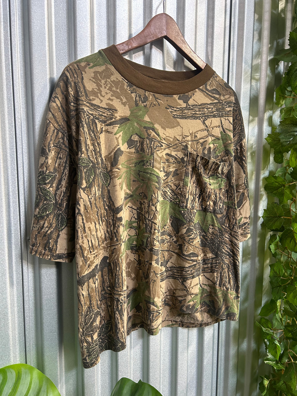 Vintage Realtree Camouflage Pocket T-shirt - Size Medium