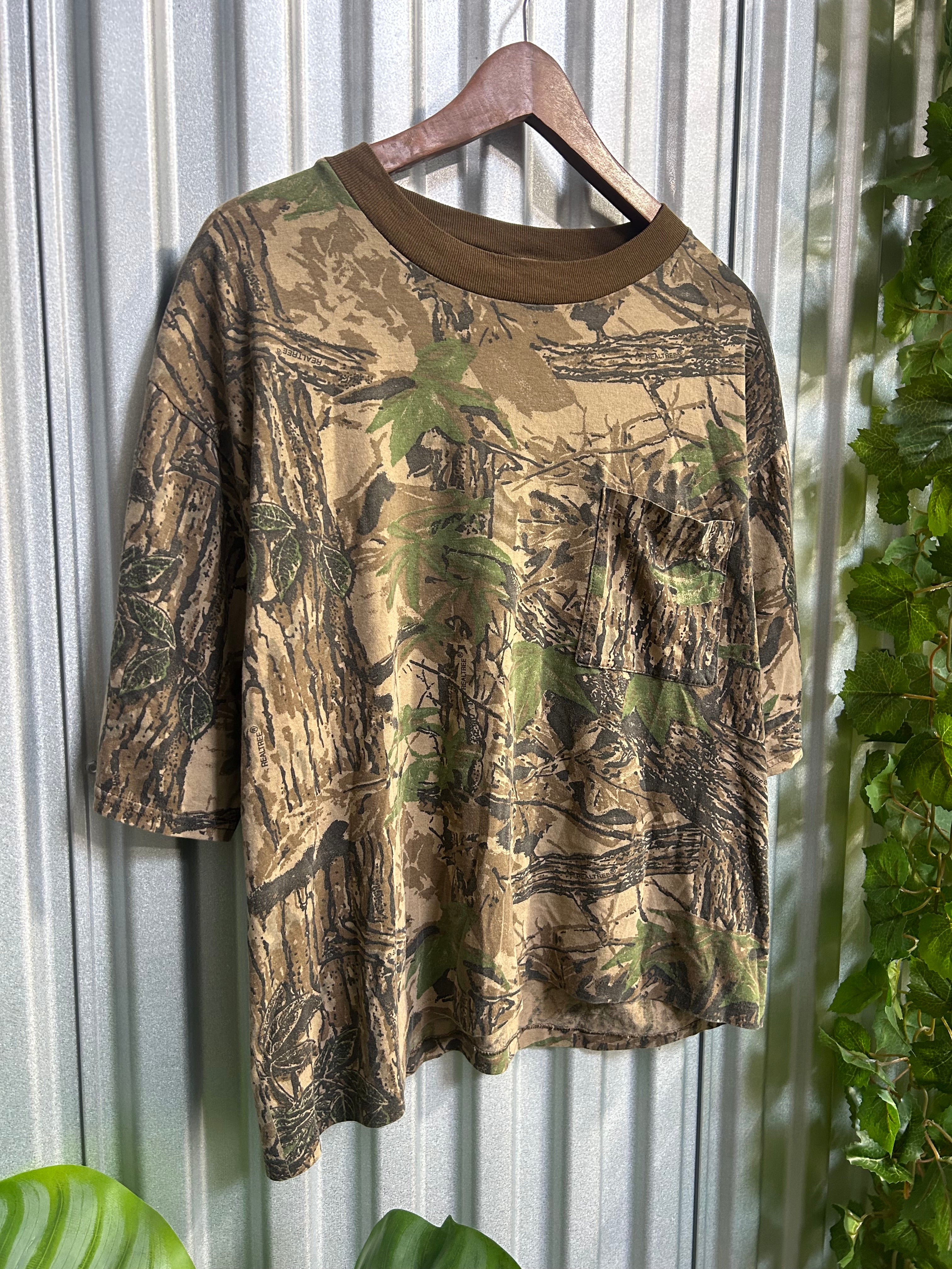 Vintage Realtree Camouflage Pocket T-shirt - Size Medium