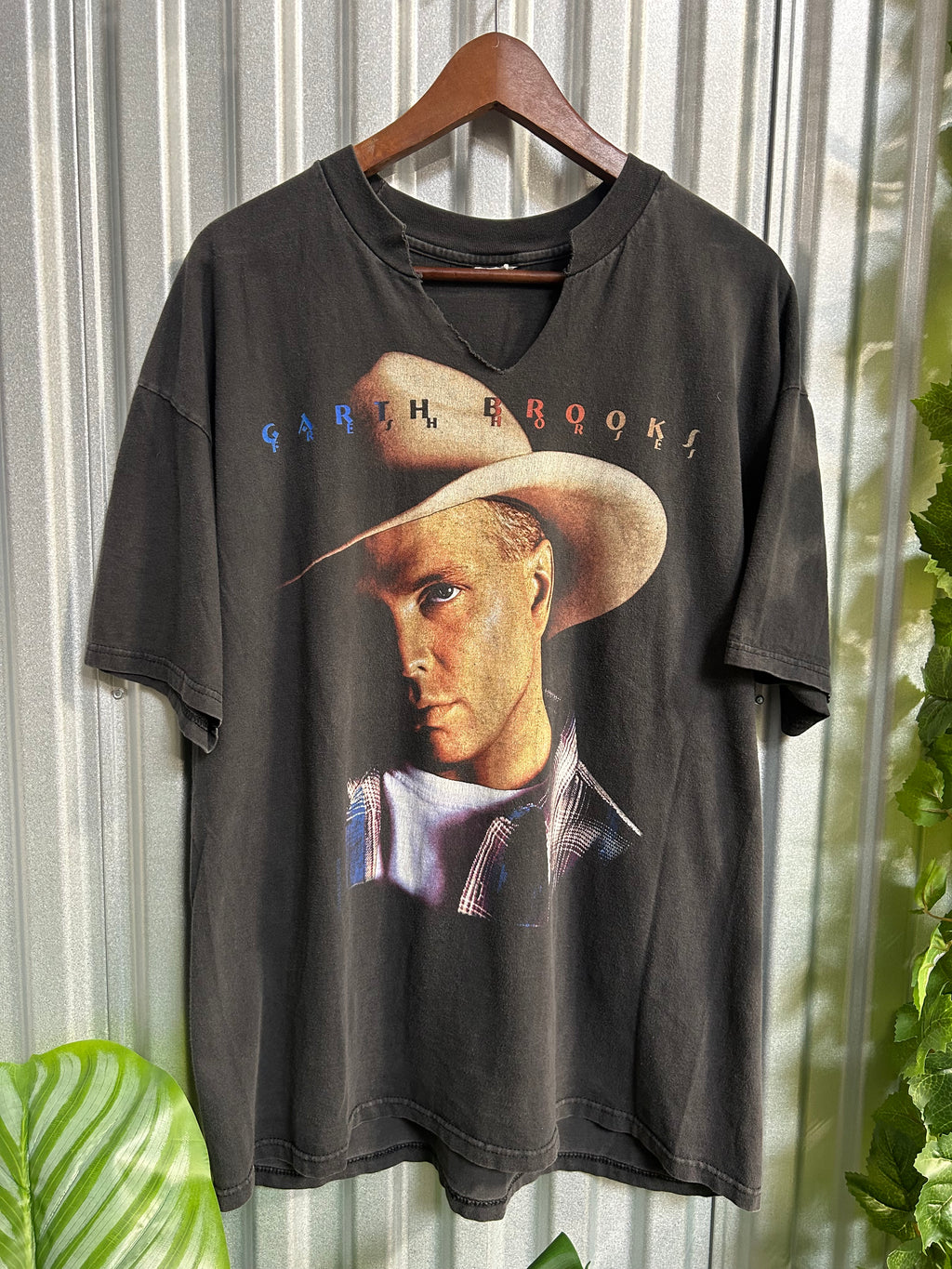 Vintage Garth Brooks Slit Neck Band T-shirt - Size XL