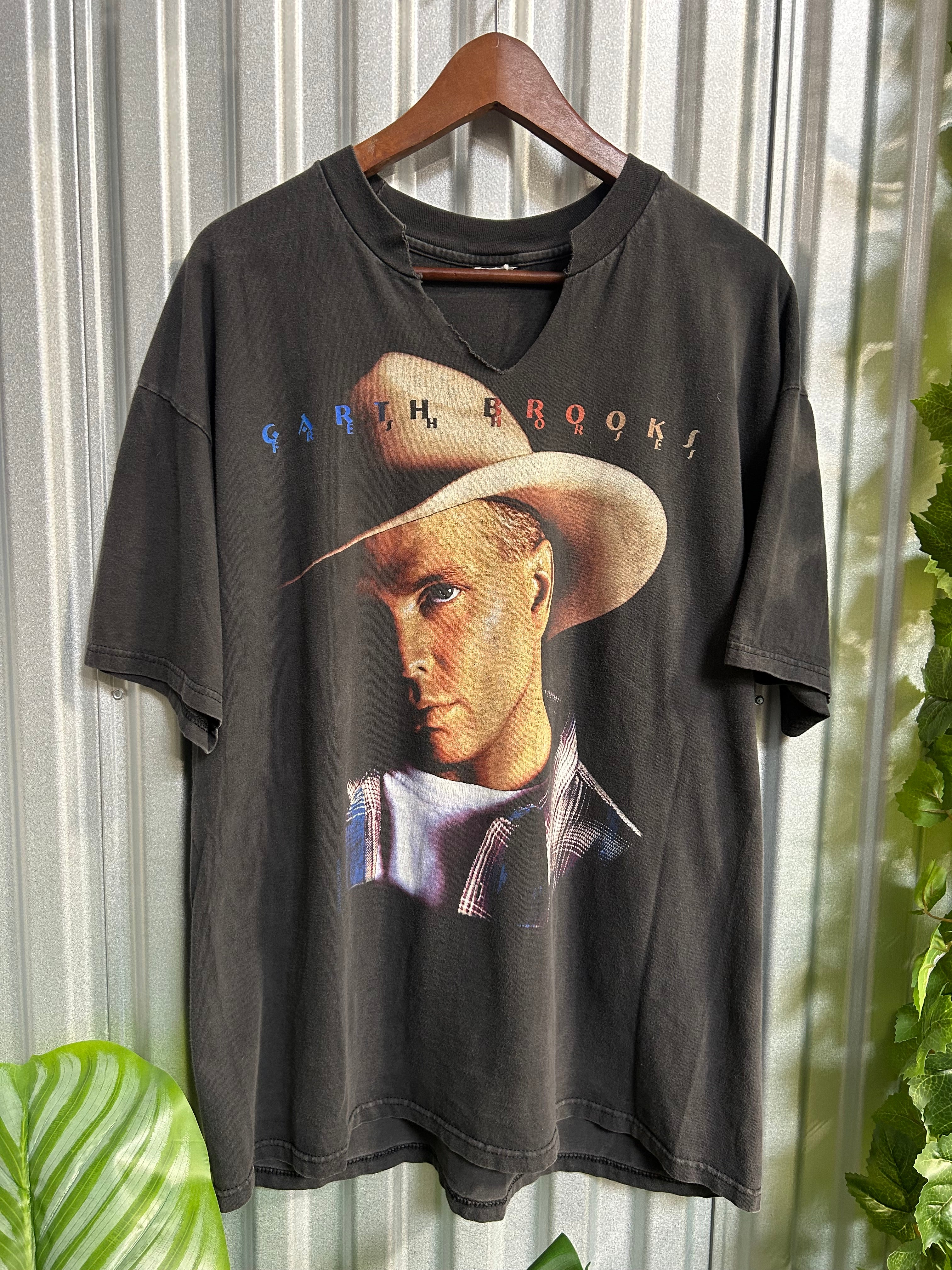 Vintage Garth Brooks Slit Neck Band T-shirt - Size XL