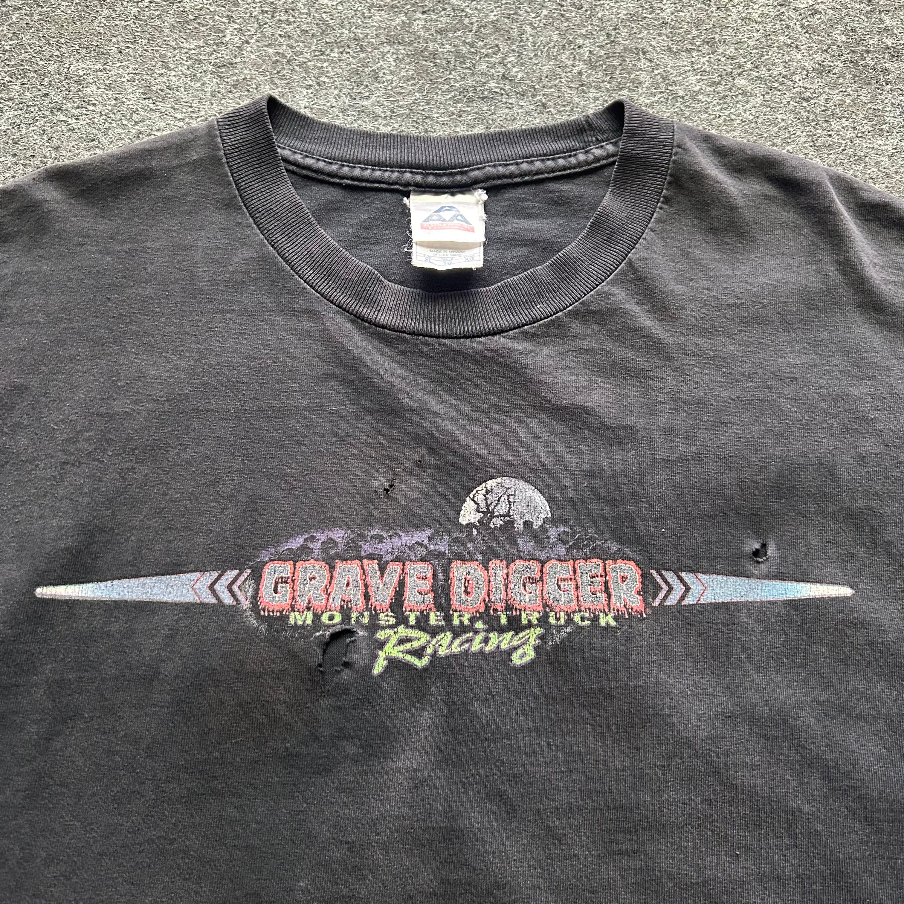 Vintage Distressed Grave Digger Racing Monster Truck T-shirt