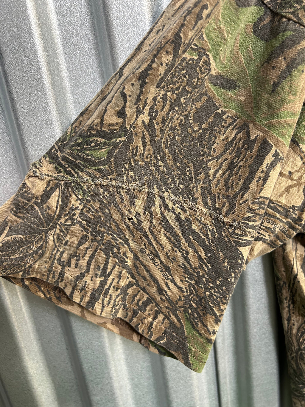 Vintage Realtree Camouflage Pocket T-shirt - Size Medium
