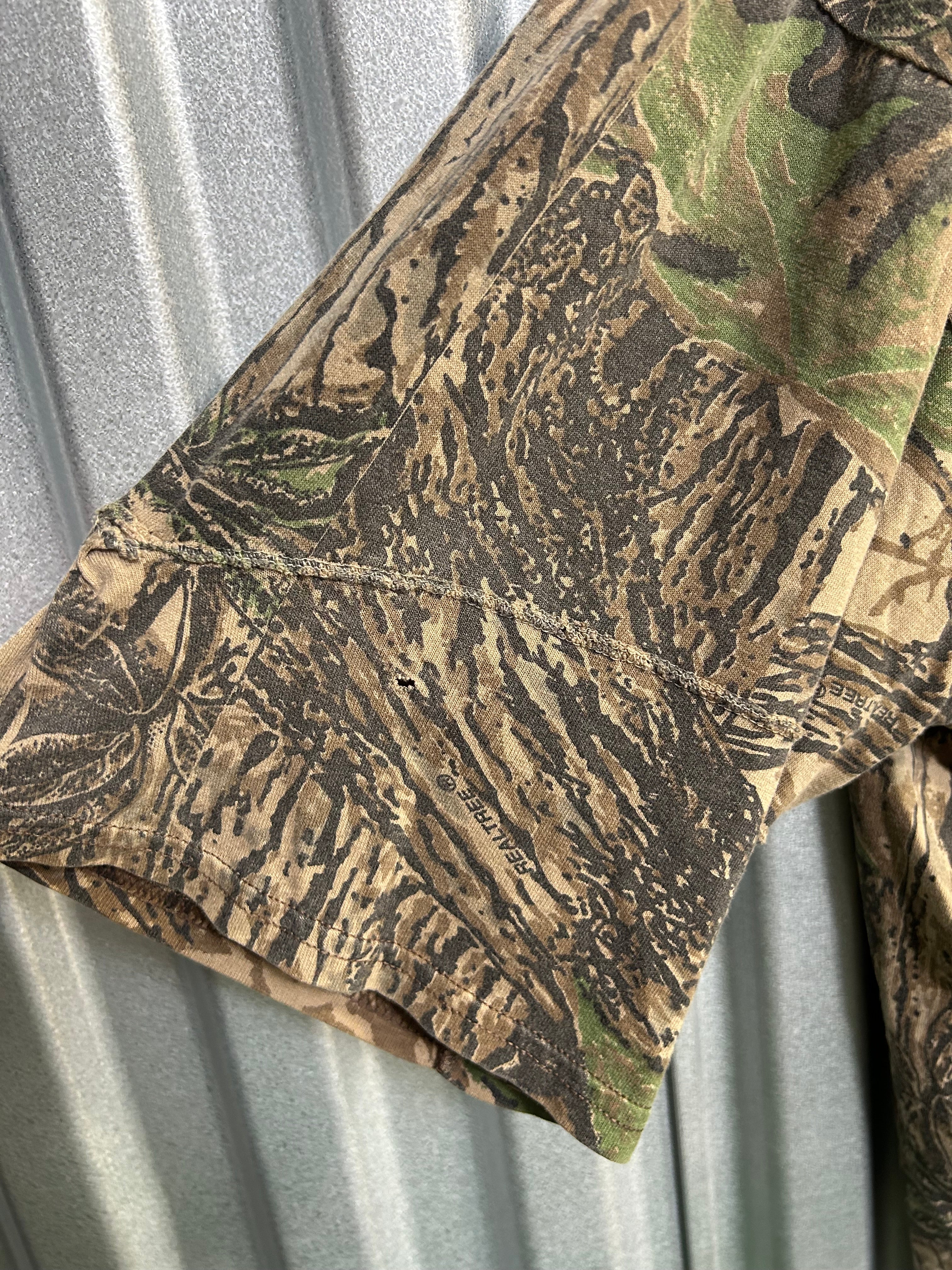 Vintage Realtree Camouflage Pocket T-shirt - Size Medium