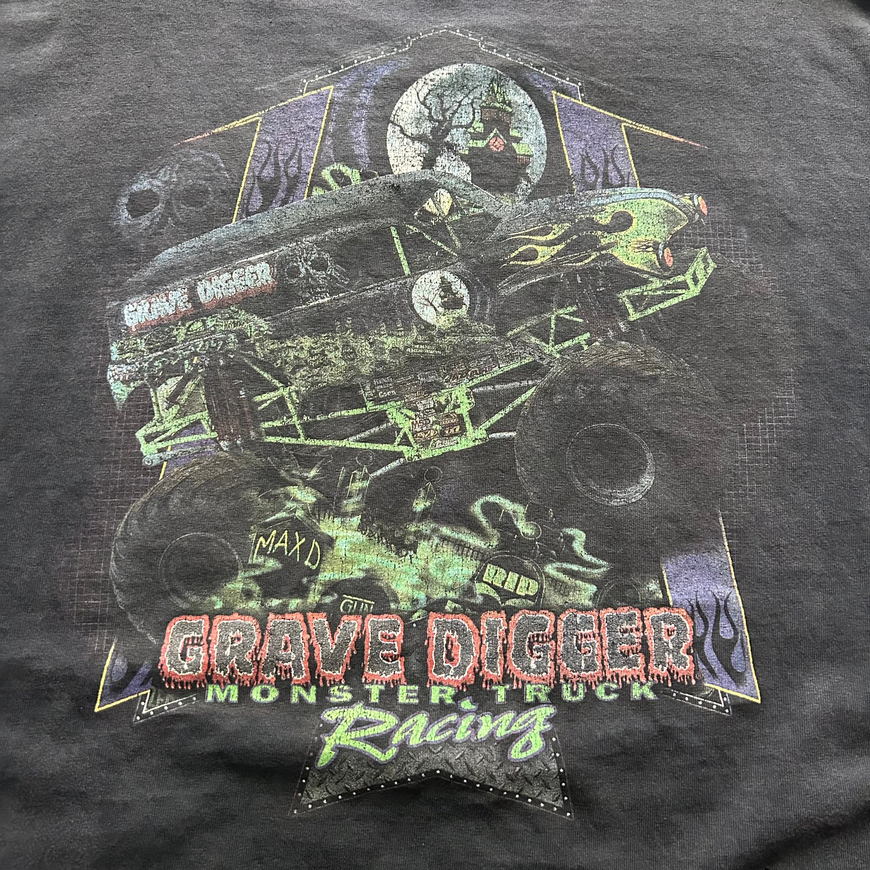 Vintage Distressed Grave Digger Racing Monster Truck T-shirt