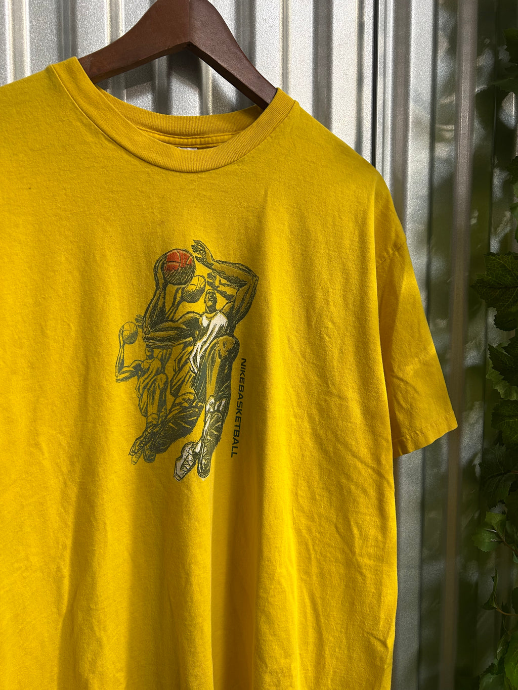 Vintage Nike Basketball Yellow T-shirt - Size Large