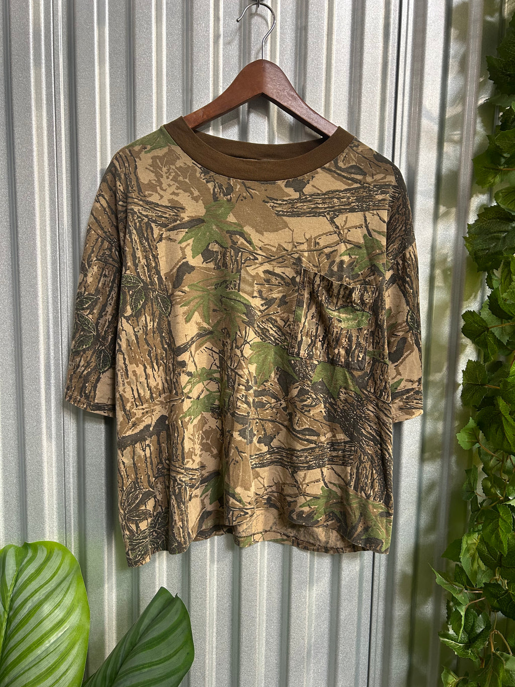 Vintage Realtree Camouflage Pocket T-shirt - Size Medium