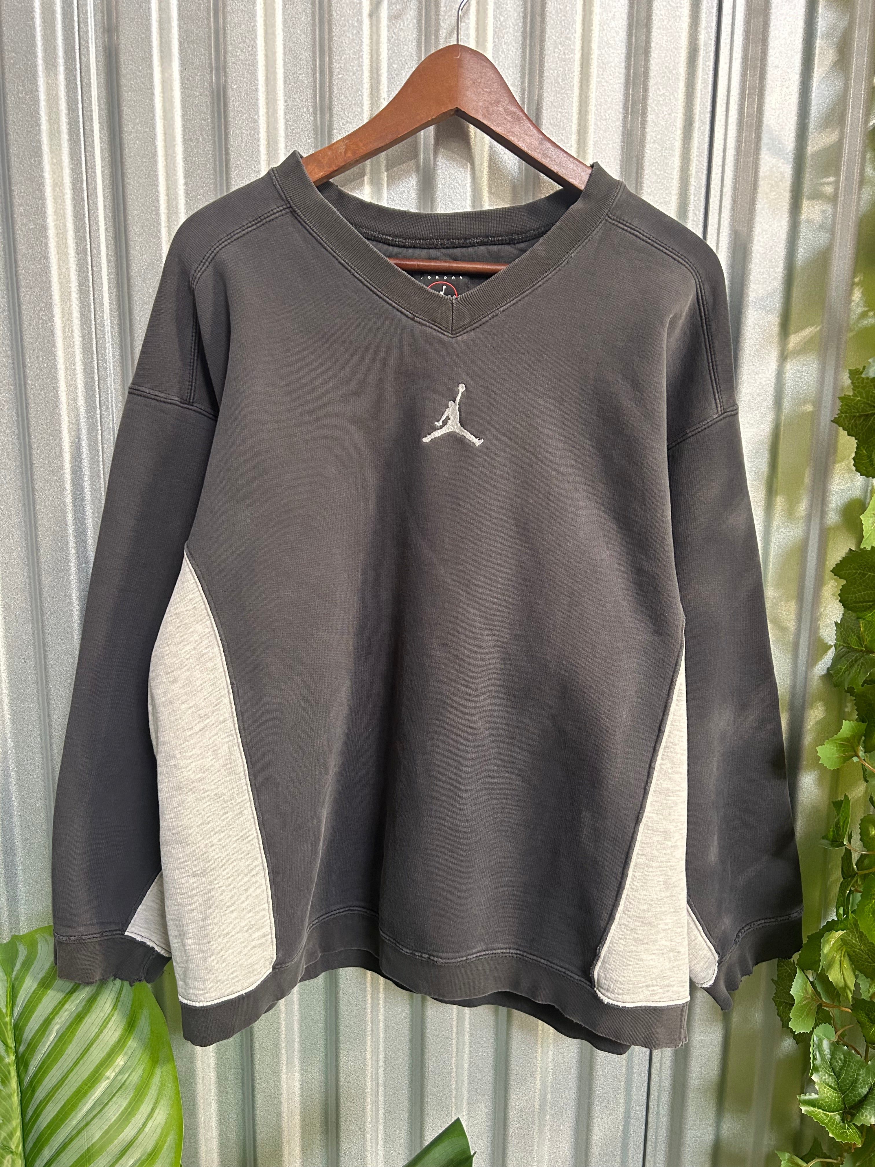 Vintage Jordan Center Embroidered Crewneck - Size Large