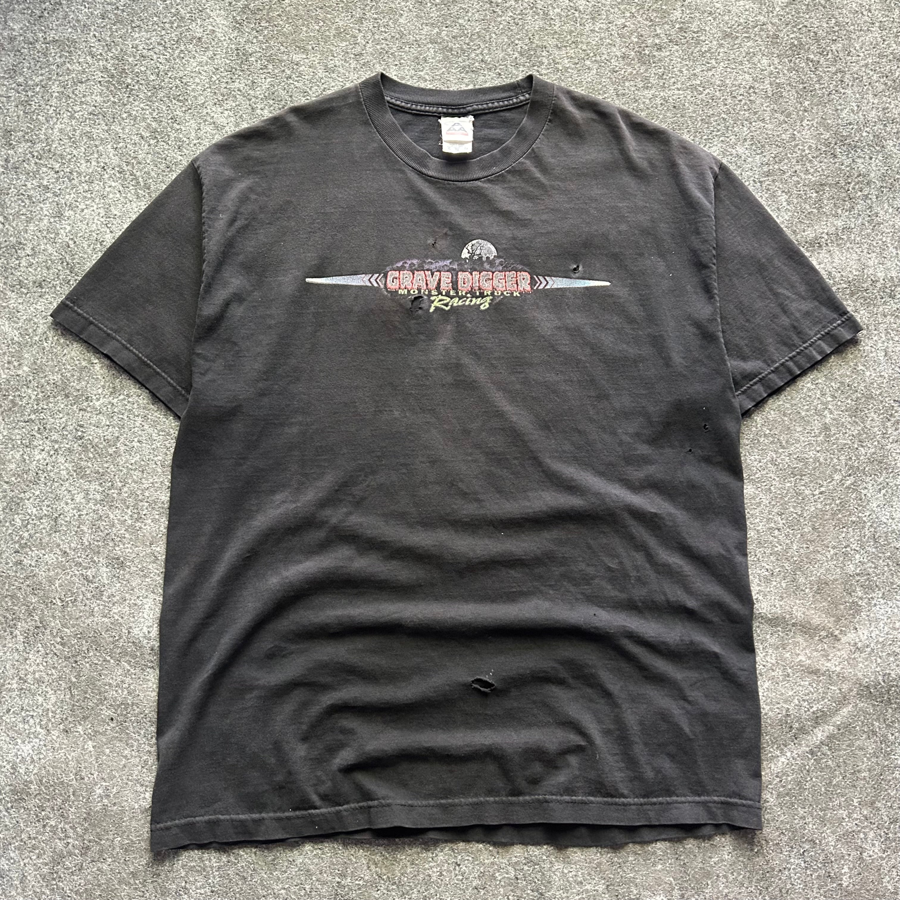Vintage Distressed Grave Digger Racing Monster Truck T-shirt