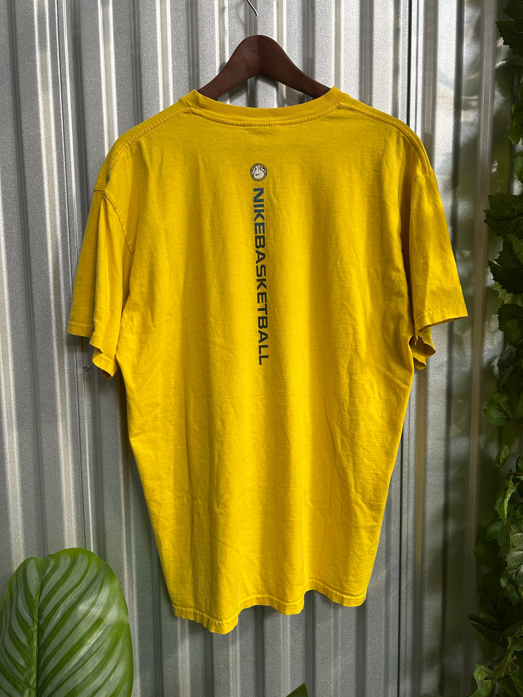 Vintage Nike Basketball Yellow T-shirt - Size Large