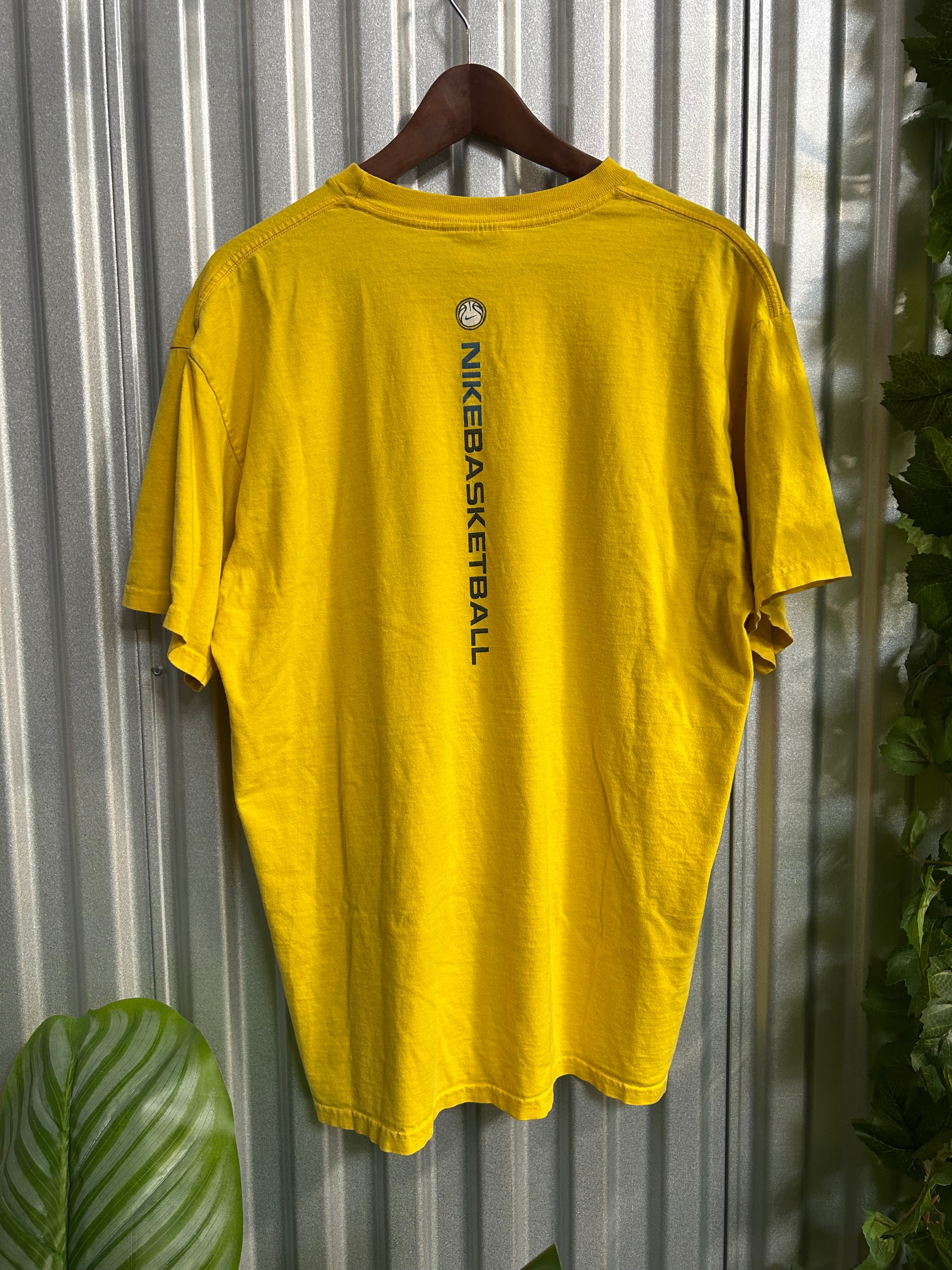 Vintage Nike Basketball Yellow T-shirt - Size Large