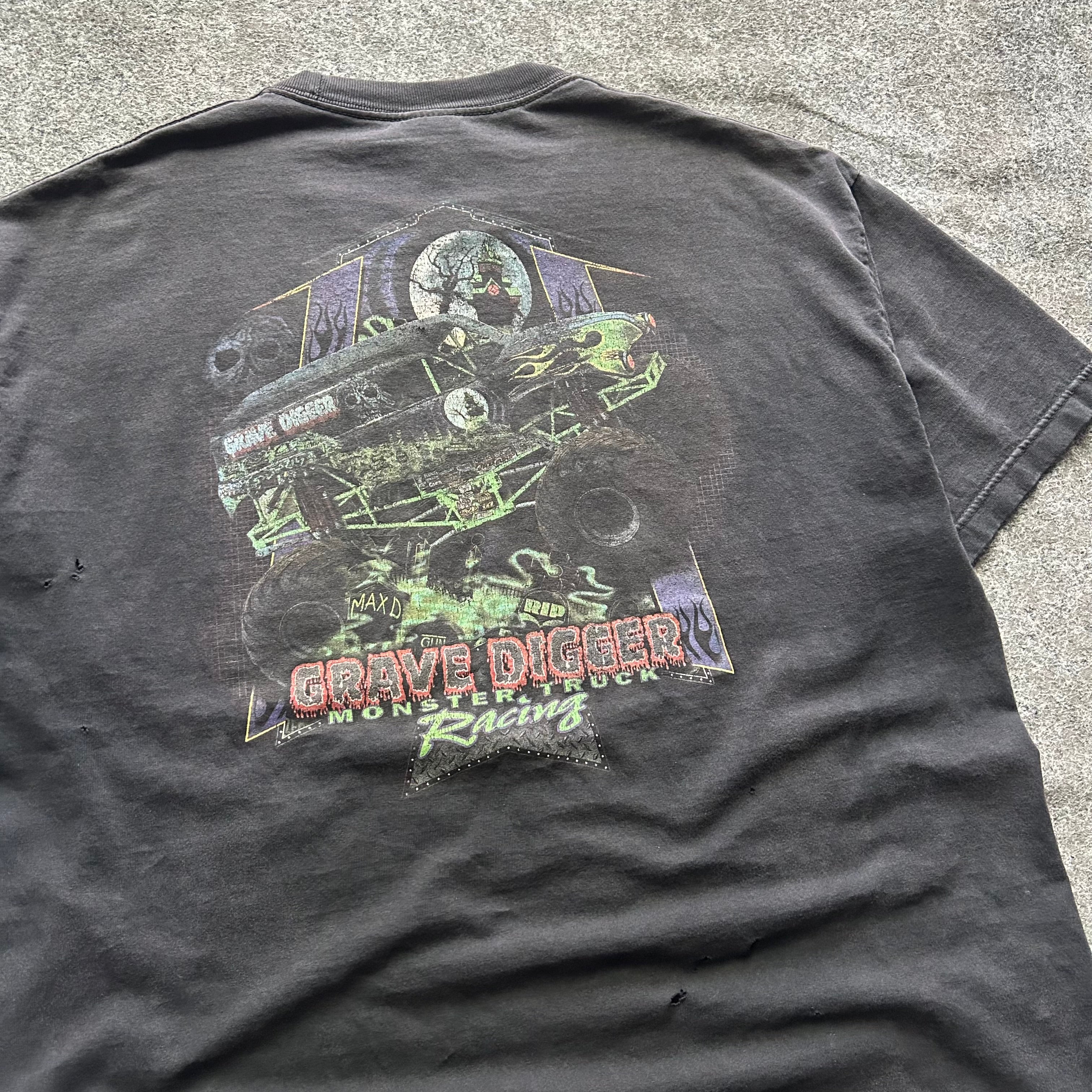 Vintage Distressed Grave Digger Racing Monster Truck T-shirt