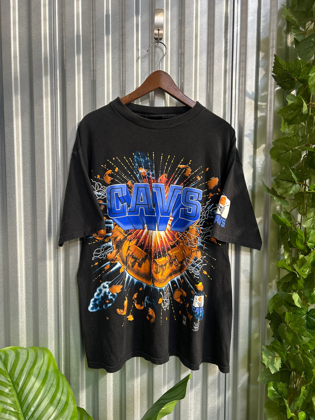 Vintage Cleveland Cavaliers Ball Explosion T-shirt - Size XL